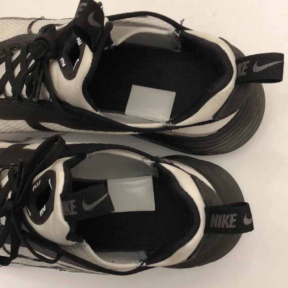 NIKE AIR RUNNING SNEAKERS MENS-BOYS (TEENS SIZE 7Y